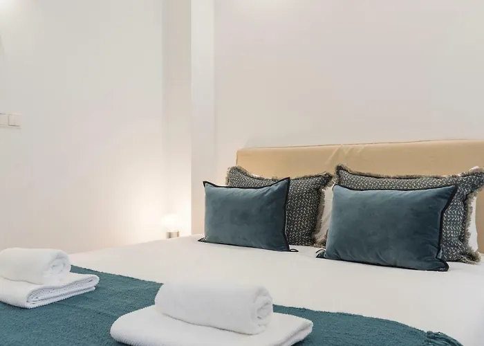 Charming 2 Bedroom In Baixa Chiado * Lissabon