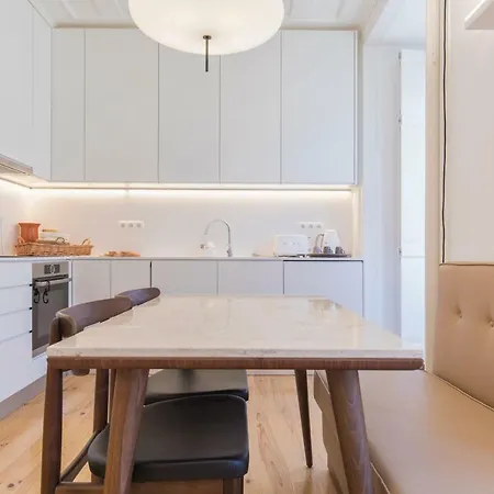 Charming 2 Bedroom In Baixa Chiado Apartman *