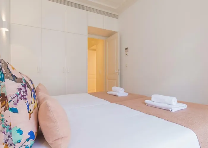 Charming 2 Bedroom In Baixa Chiado Apartman *