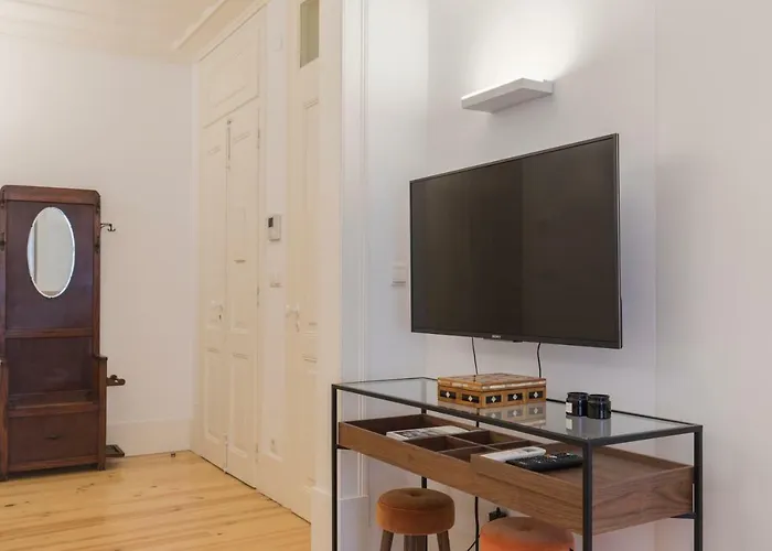 Charming 2 Bedroom In Baixa Chiado Apartman Lisboa