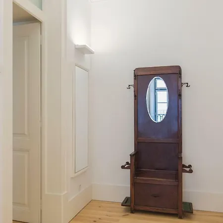 Charming 2 Bedroom In Baixa Chiado * 리스본